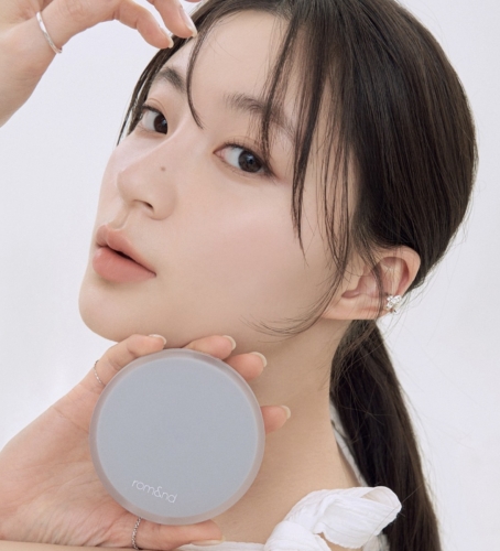 Rom&nd     ,  01 Porcelain 17, Nu Zero Cushion SPF24 PA++  3