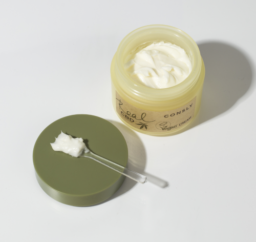 Consly Балансирующий крем с маслом конопли и ниацинамидом, Vegan «Real CBD» Balancing Purifine CBD Squalane Cream фото 3 Consly Балансирующий крем с маслом конопли и ниацинамидом, Vegan «Real CBD» Balancing Purifine CBD Squalane Cream фото 3