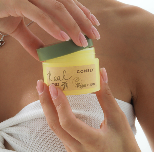 Consly Балансирующий крем с маслом конопли и ниацинамидом, Vegan «Real CBD» Balancing Purifine CBD Squalane Cream фото 2 Consly Балансирующий крем с маслом конопли и ниацинамидом, Vegan «Real CBD» Balancing Purifine CBD Squalane Cream фото 2