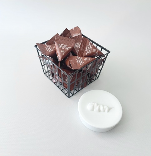 Ayoume Крем для рук с шоколадом (пирамидка)  Enjoy mini choco hand cream фото 4