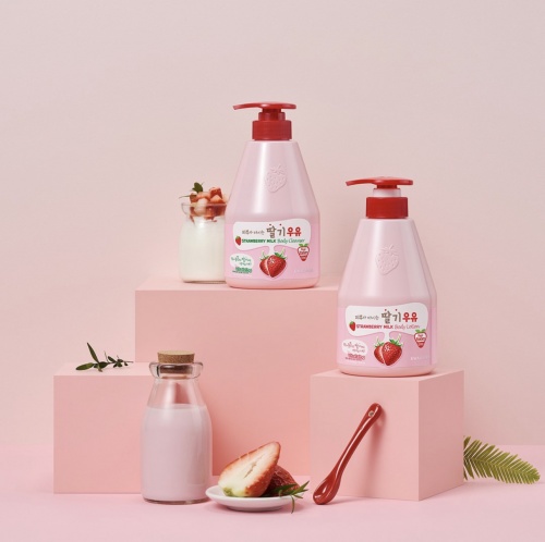 Kwailnara  -      Strawberry milk body cleanser vitalizing  3