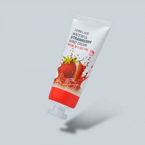Lebelage        Waterful strawberry hand cream  2
