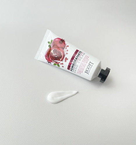Jigott Крем для рук с гранатом  Real moisture pomegranate hand cream фото 3