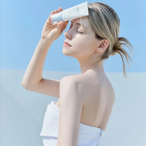 SKIN1004 ˸       , Madagascar Centella Hyalu-Cica Water-Fit Sun Serum SPF50+ PA++++  3