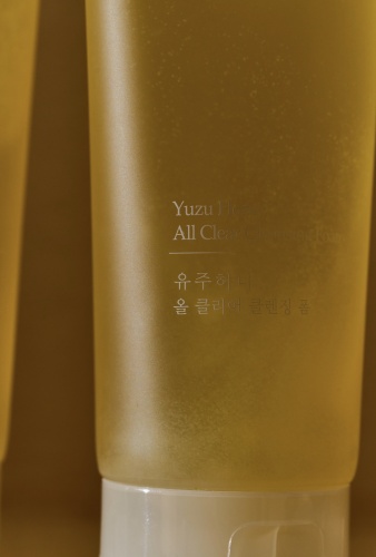 Fraijour -         Yuzu Honey All Clear Cleansing Foam  4