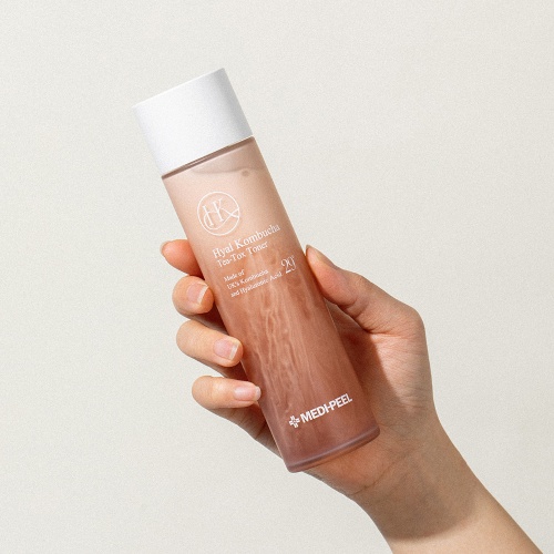 MEDIPEEL  -      Hyal Kombucha Tea-Tox Toner  3